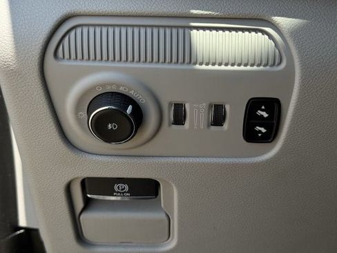 Used 2022 Jeep Wagoneer Series III AWD/4WD image 25