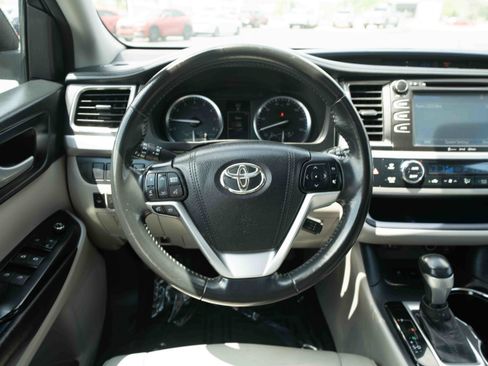 Used 2016 Toyota Highlander XLE AWD/4WD image 21
