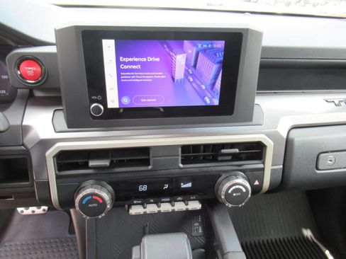 Used 2025 Toyota Tacoma TRD Sport AWD/4WD image 26