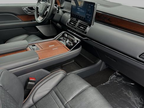 New 2024 Lincoln Navigator Black Label image 13