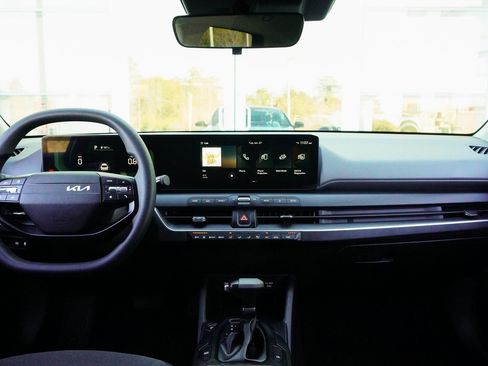 Used 2025 Kia K4 LX image 5