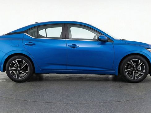Used 2025 Nissan Sentra SV FWD image 11
