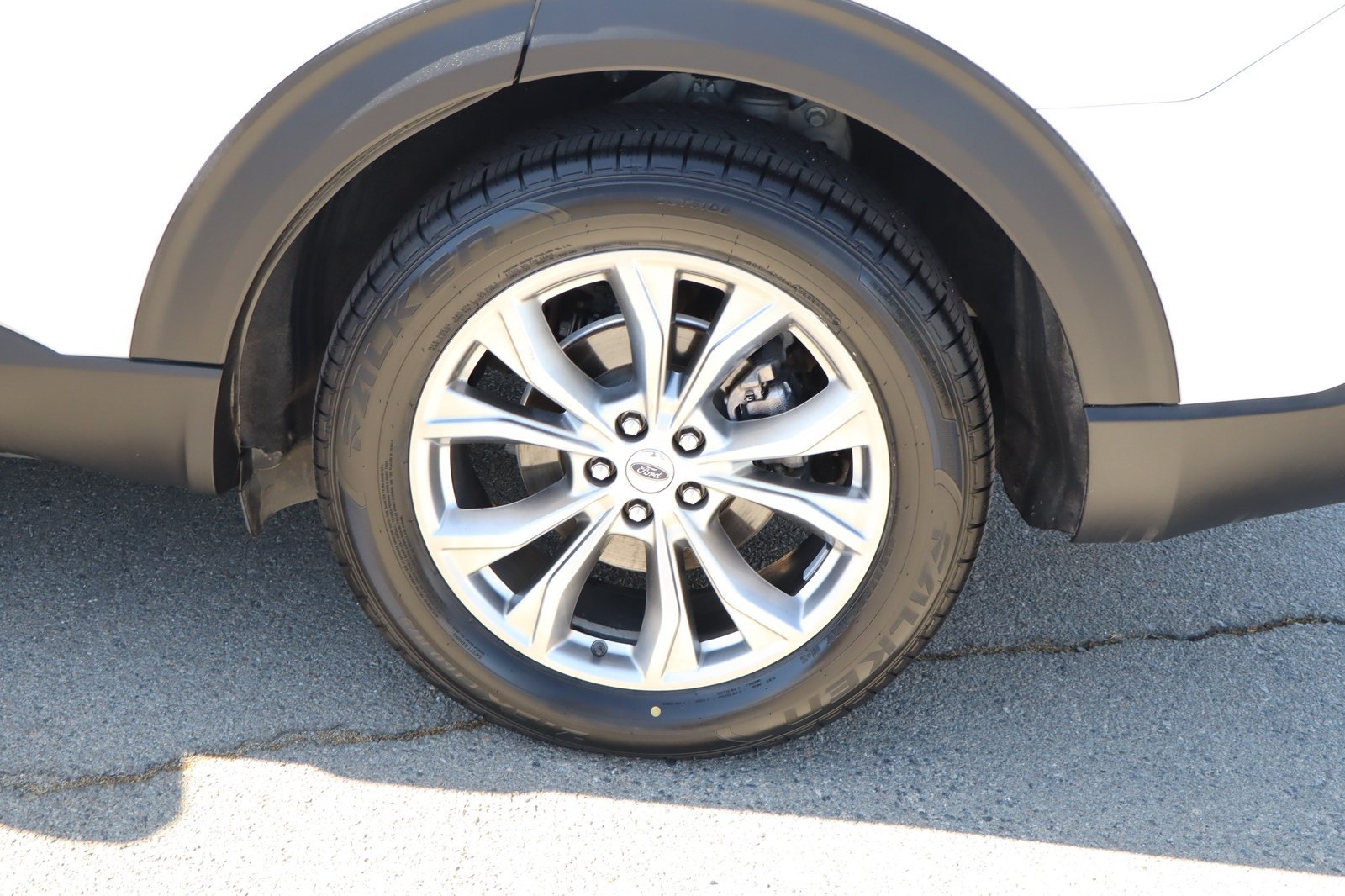 Used 2020 Ford Explorer XLT w/ Equipment Group 202A RWD image 13