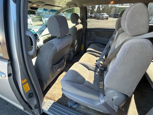 Used 2008 Toyota Sienna CE FWD image 10