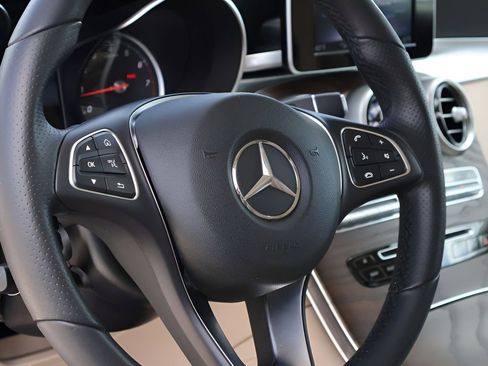 Used 2019 Mercedes-Benz GLC 300 4MATIC image 18