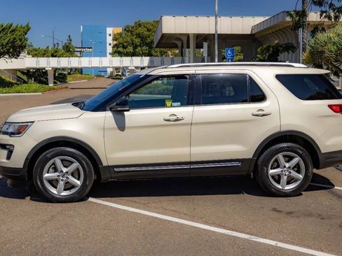 Used 2018 Ford Explorer XLT w/ Equipment Group 201A image 12
