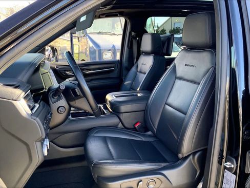 Used 2022 GMC Yukon XL Denali w/ Denali Premium Package image 7