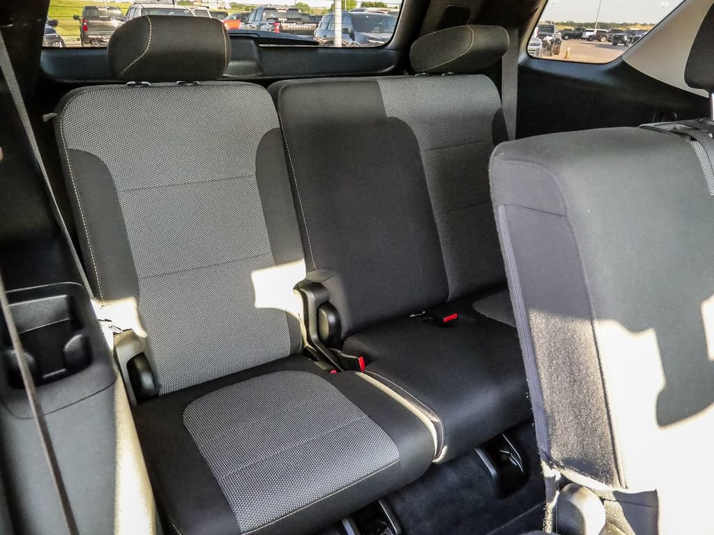 Used 2021 Chevrolet Traverse LT FWD image 24
