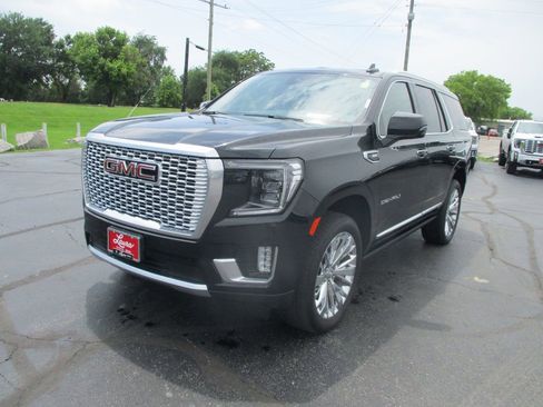Used 2024 GMC Yukon Denali w/ Denali Reserve Package AWD/4WD image 11