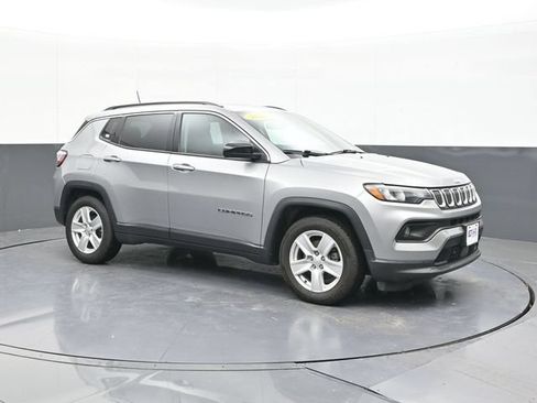 Used 2022 Jeep Compass Latitude FWD image 18