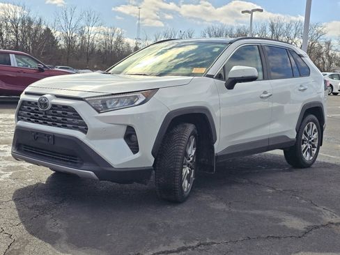 Used 2019 Toyota RAV4 Limited image 3