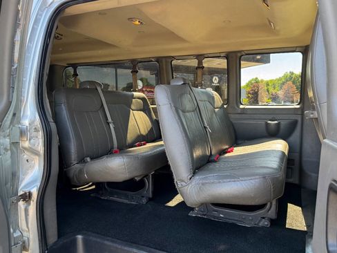 Used 2016 Chevrolet Express 3500 LS RWD image 13