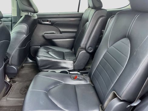 Used 2025 Toyota Highlander XLE AWD/4WD image 25