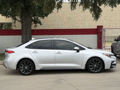 Used 2024 Toyota Corolla SE w/ SE Premium Package FWD image 3
