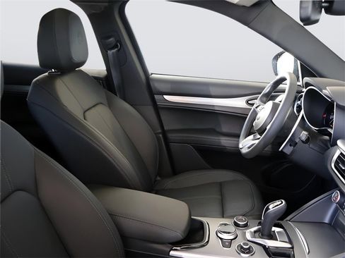 New 2025 Alfa Romeo Stelvio Sprint image 10