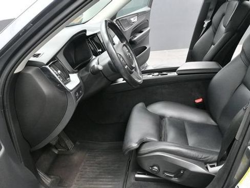 Used 2019 Volvo XC60 T6 Momentum w/ Advanced Package AWD/4WD image 26
