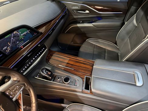 Used 2022 Cadillac Escalade ESV Premium Luxury RWD image 39
