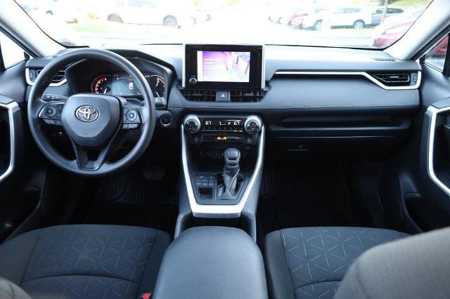 Used 2025 Toyota RAV4 XLE AWD/4WD image 22