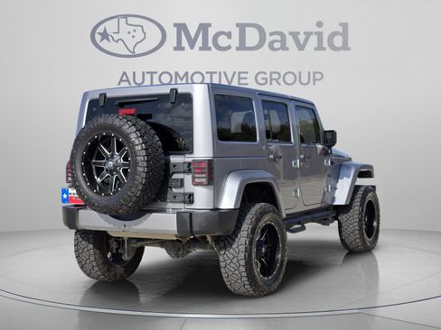 Used 2017 Jeep Wrangler Unlimited Sahara w/ Connectivity Group AWD/4WD image 6