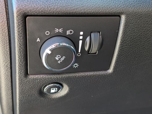 Used 2020 Jeep Grand Cherokee Altitude AWD/4WD image 21