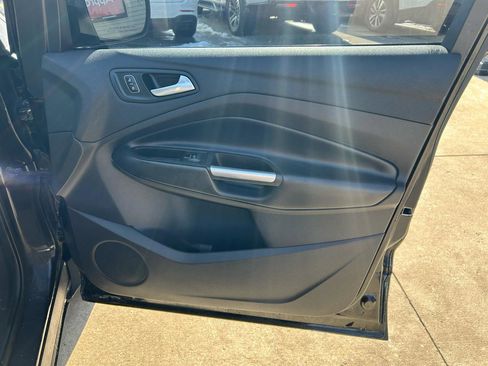 Used 2019 Ford Escape SE image 16