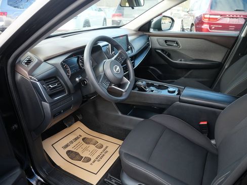 Used 2023 Nissan Rogue S image 9