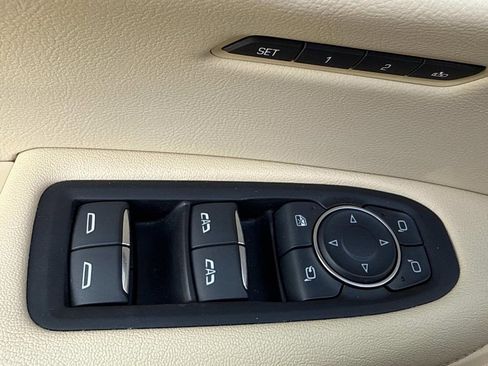 Used 2017 Cadillac XT5 Luxury w/ Driver Awareness Package image 19