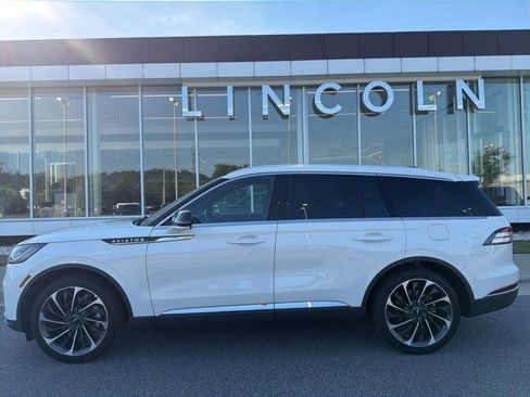 Used 2025 Lincoln Aviator Reserve w/ Illumination Package RWD image 2