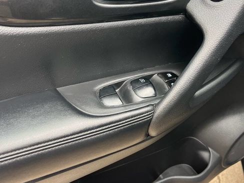 Used 2017 Nissan Rogue SV image 17