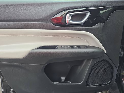 Used 2022 Jeep Compass Limited image 12