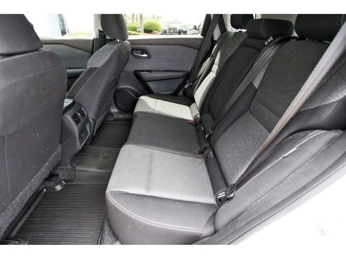 Used 2023 Nissan Rogue SV image 7