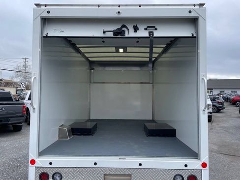Used 2024 Ford E-450 and Econoline 450 Super Duty w/ Driver's Safety Package RWD image 6