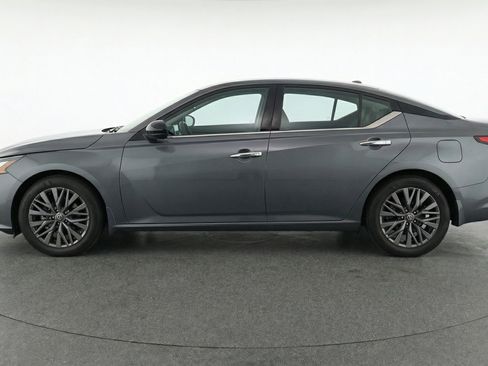 Used 2025 Nissan Altima 2.5 SV FWD image 5
