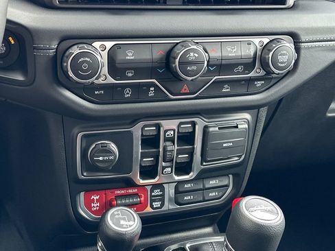 Used 2025 Jeep Gladiator Rubicon image 19