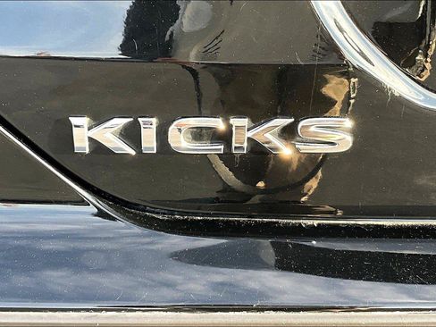 Used 2021 Nissan Kicks SR w/ SR Premium Package FWD image 8