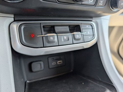 Used 2021 GMC Acadia SLT w/ Technology Package AWD/4WD image 15
