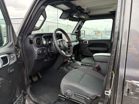 Used 2025 Jeep Wrangler Unlimited Rubicon image 16