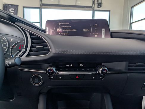 New 2026 MAZDA MAZDA3 Hatchback w/Premium Plus Pkg image 23