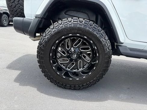Used 2022 Jeep Wrangler Unlimited Sahara AWD/4WD image 7