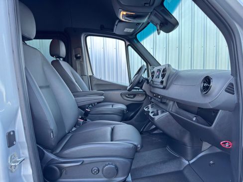 Used 2024 Mercedes-Benz Sprinter 2500 image 14