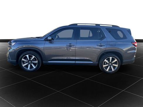 Used 2024 Honda Pilot Touring image 2