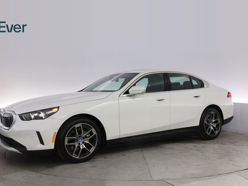 Used 2024 BMW i5 eDrive40i w/ Premium Package RWD image 18