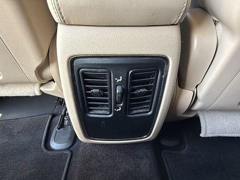 Used 2019 Jeep Grand Cherokee Laredo w/ 18" Wheel & 8.4" Radio Group AWD/4WD image 27