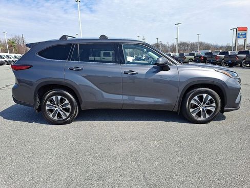 Used 2021 Toyota Highlander XLE image 8