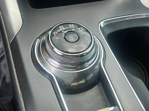 Used 2017 Ford Fusion SE w/ Fusion SE Technology Package FWD image 17