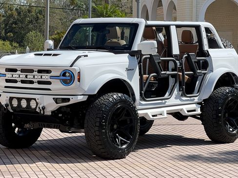 Used 2024 Ford Bronco Outer Banks AWD/4WD image 4
