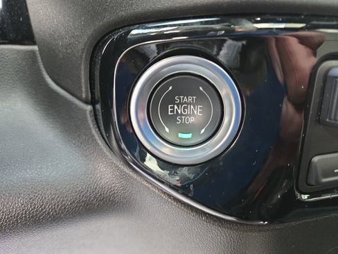 Used 2025 Chevrolet Silverado 2500 ZR2 w/ Technology Package image 21