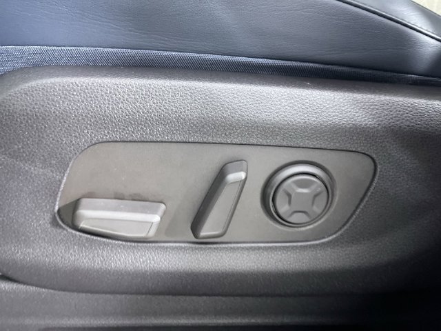 Used 2025 Kia Carnival EX FWD image 36
