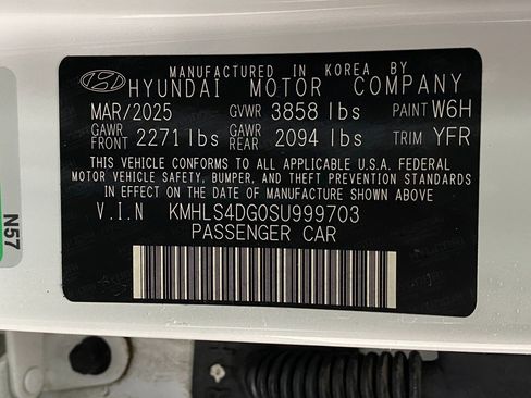 Certified 2025 Hyundai Elantra SEL FWD image 34