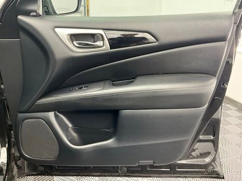 Used 2020 Nissan Pathfinder SV image 10